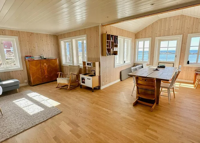 Beautiful Embraced By Rich Wildlife * Hov (Nordland)